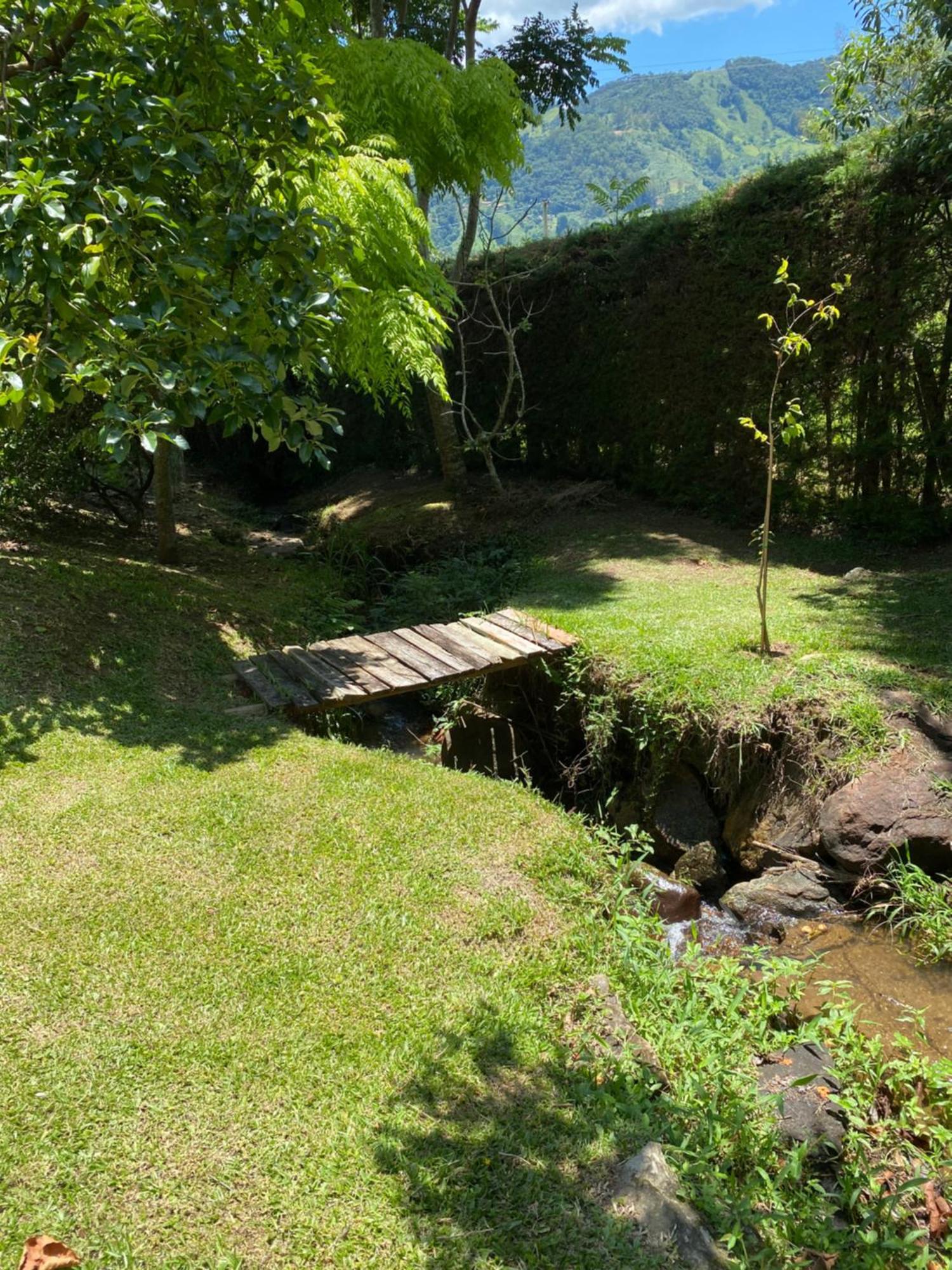 Casa Na Montanha A 500 Metros Da Pedra Do Bau Apartment เซาเบนโตโดซาปูไค ภายนอก รูปภาพ